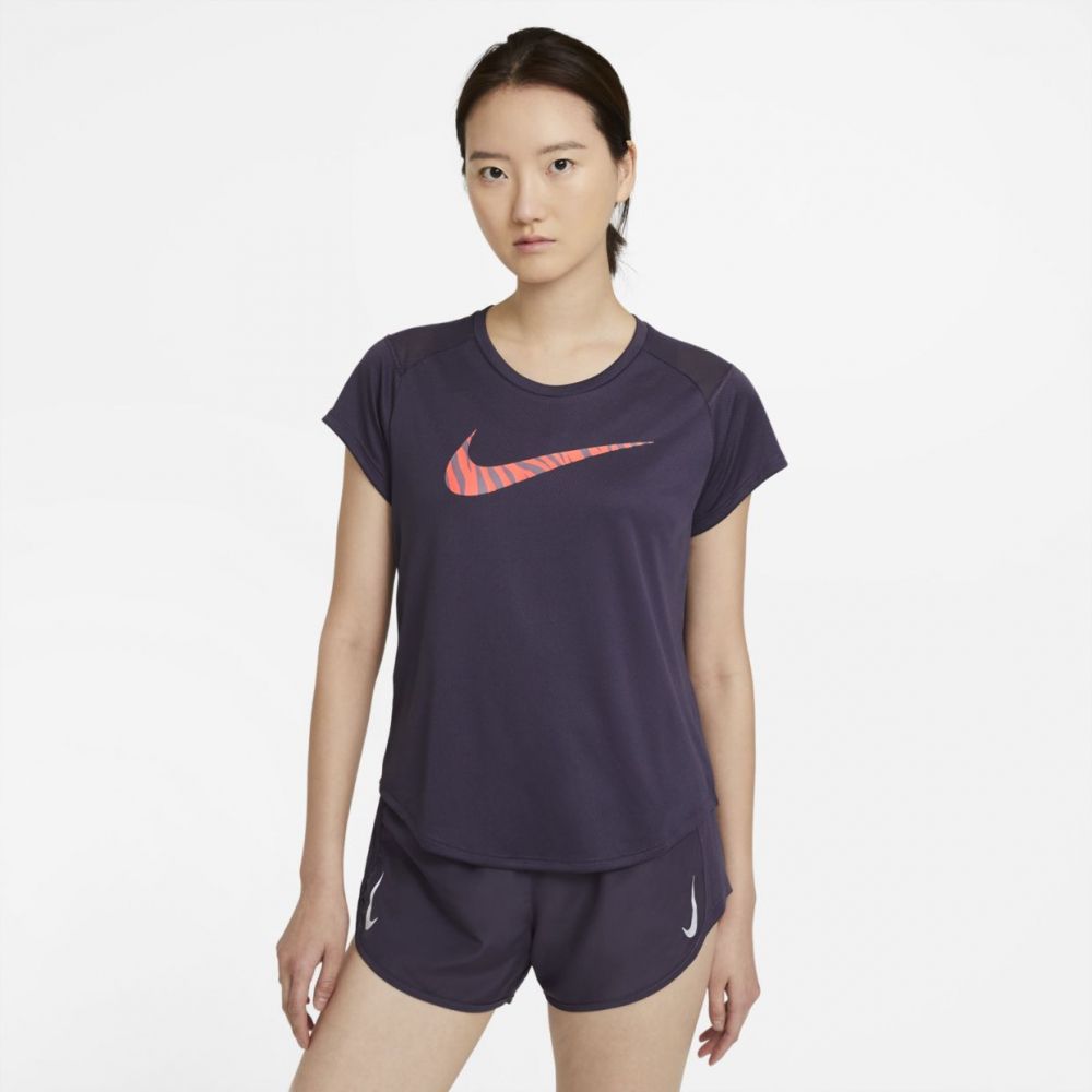 Стильная женская футболка Nike Run Icon Clash
