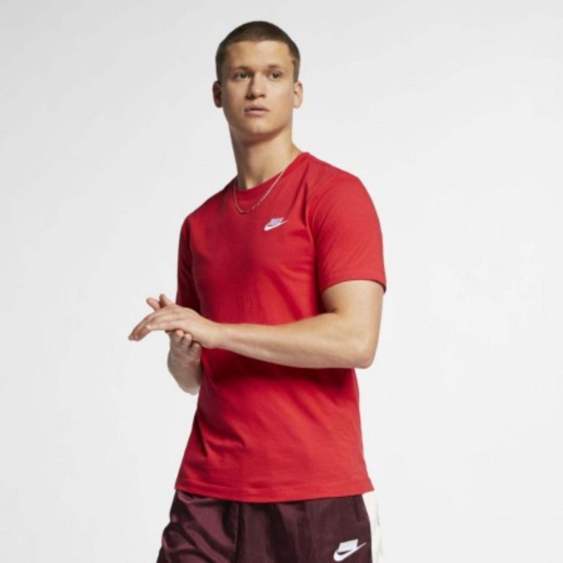 Спортивная мужская футболка Nike Sportswear Club