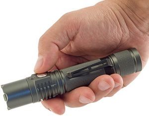 Яркий луч - Компактный фонарь YLP Gryphon G24