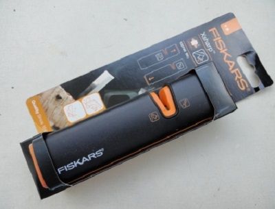 Fiskars - Надежная точилка для топоров и ножей Xsharp