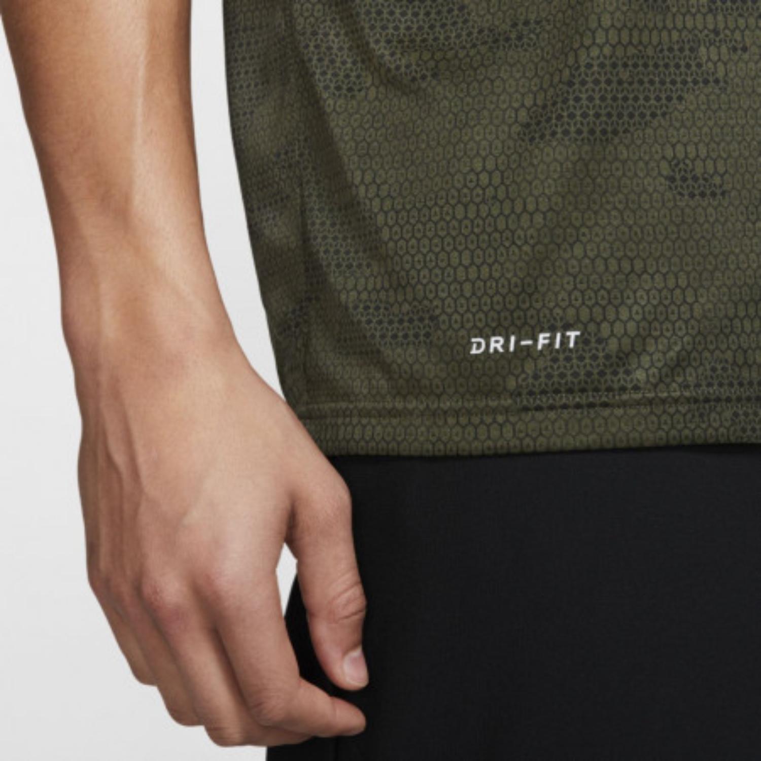 Спортивная мужская футболка Nike Dri-FIT Legend