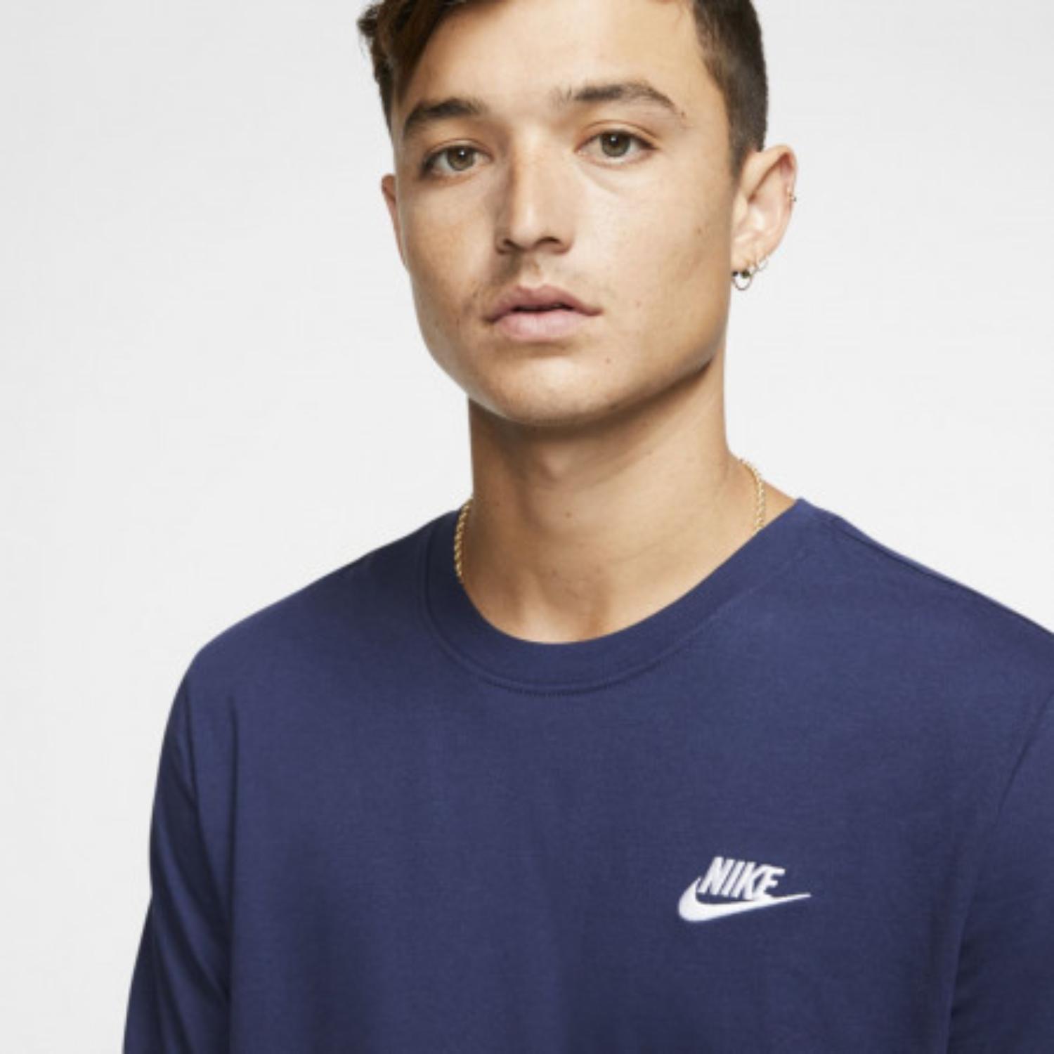 Спортивная мужская футболка Nike Sportswear Club