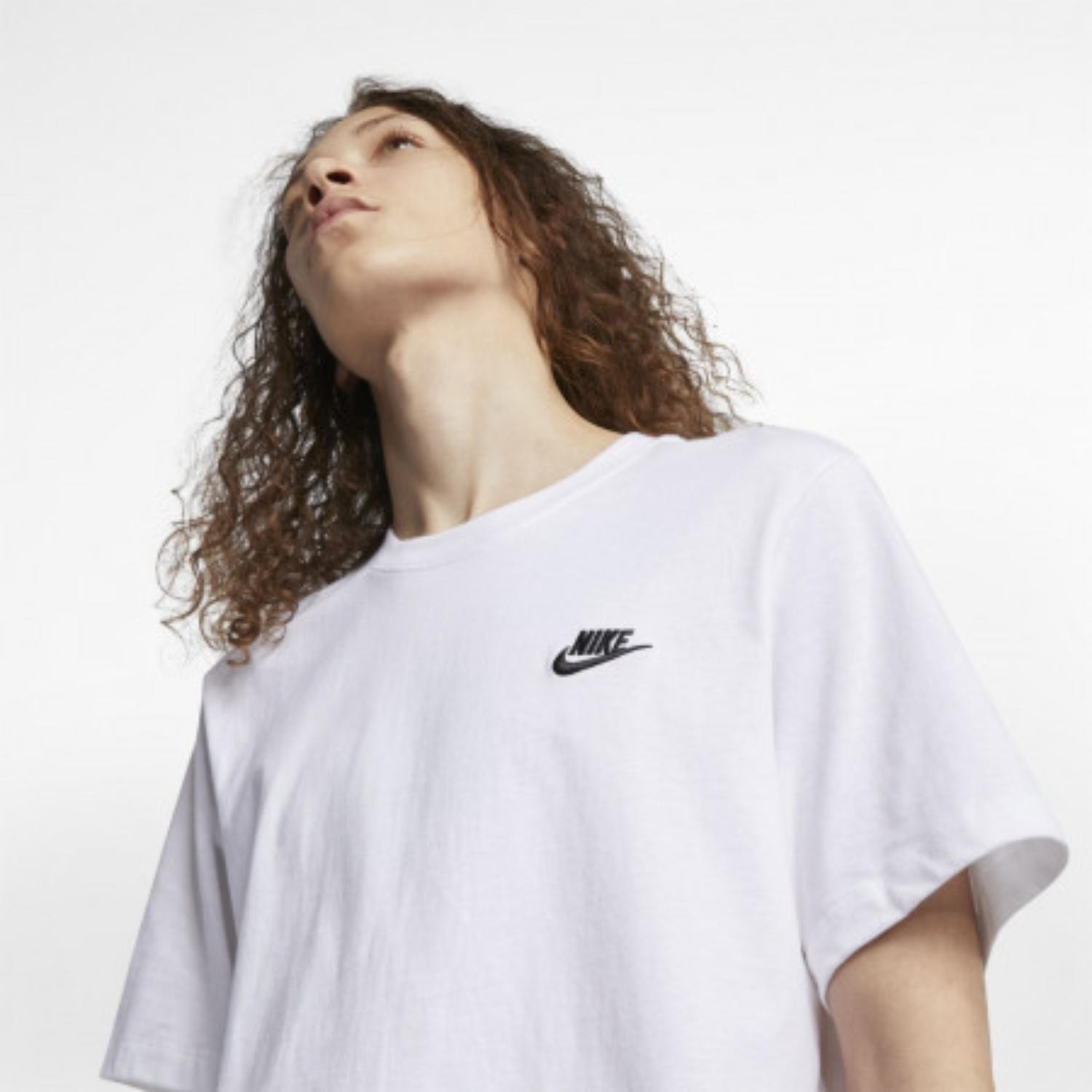 Спортивная мужская футболка Nike Sportswear Club