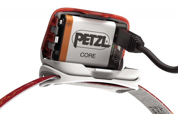 Удобный налобный фонарь Petzl Actik Core